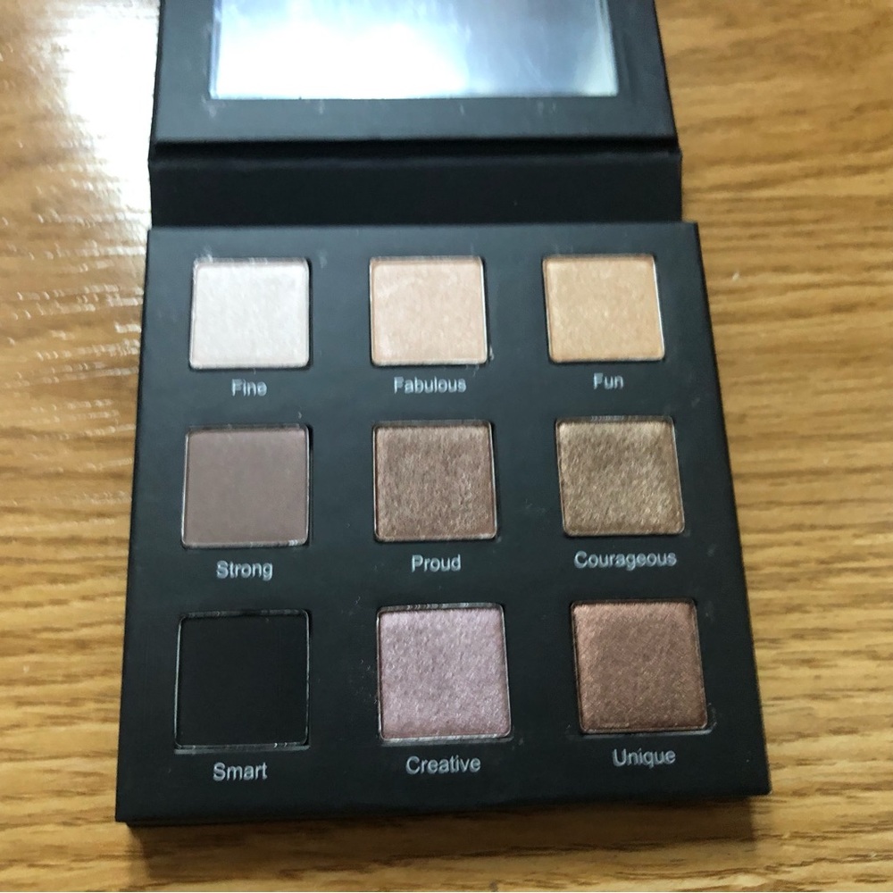Realher eyeshadow Palette